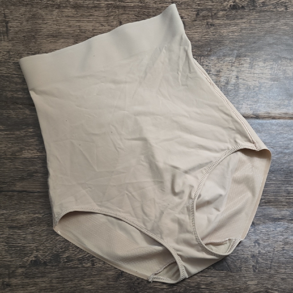 NAOMI & NICOLE High-Waist Shaping Briefs in Nude sz L‎